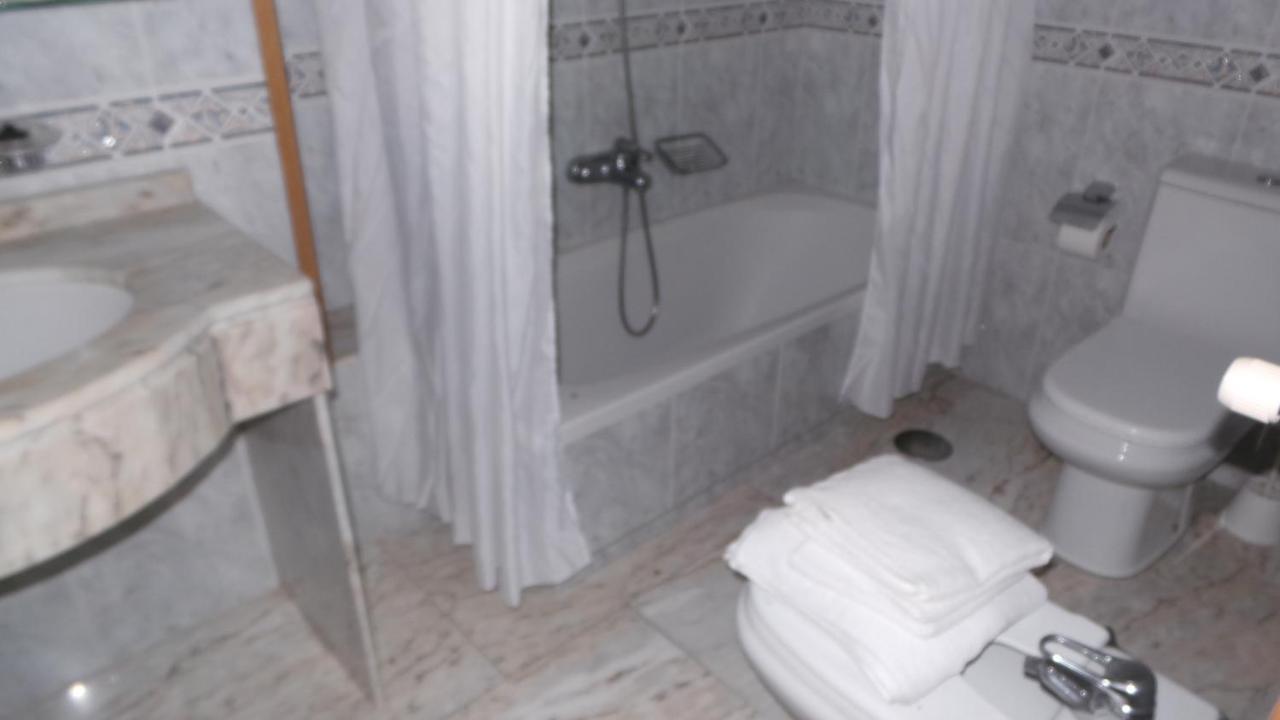 Hotel Os Carballos Сигуэйро Экстерьер фото