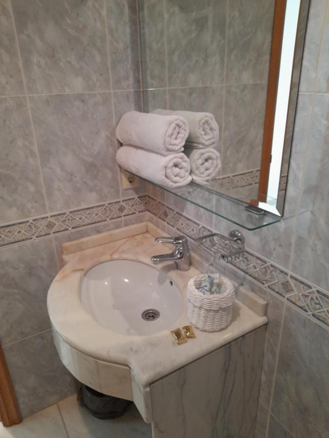 Hotel Os Carballos Сигуэйро Экстерьер фото