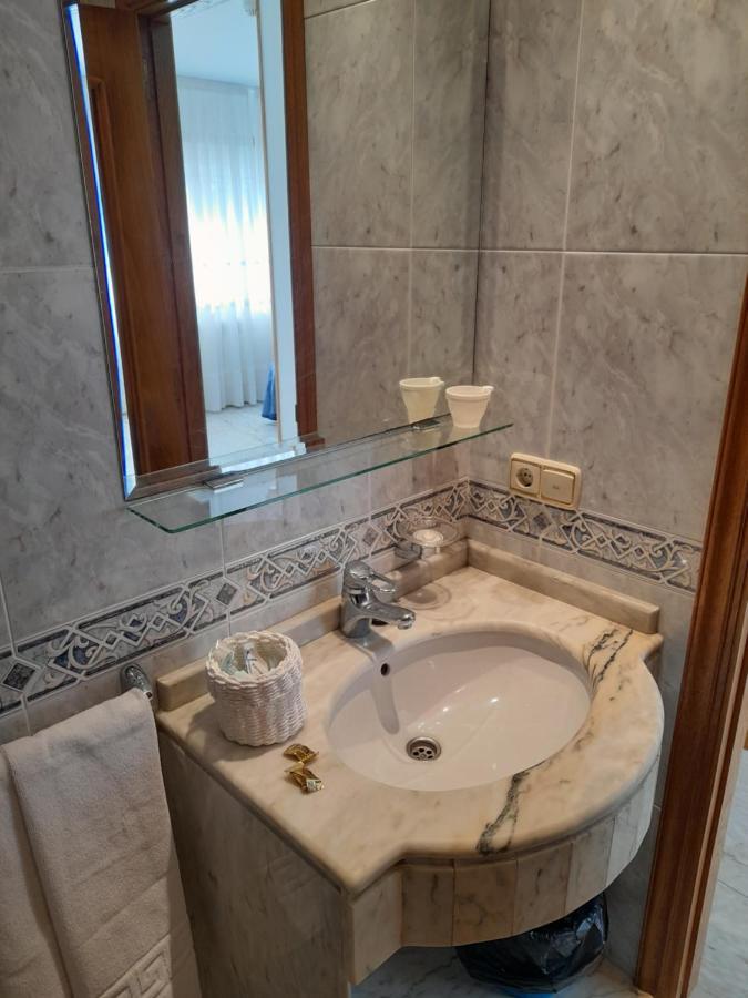 Hotel Os Carballos Сигуэйро Экстерьер фото