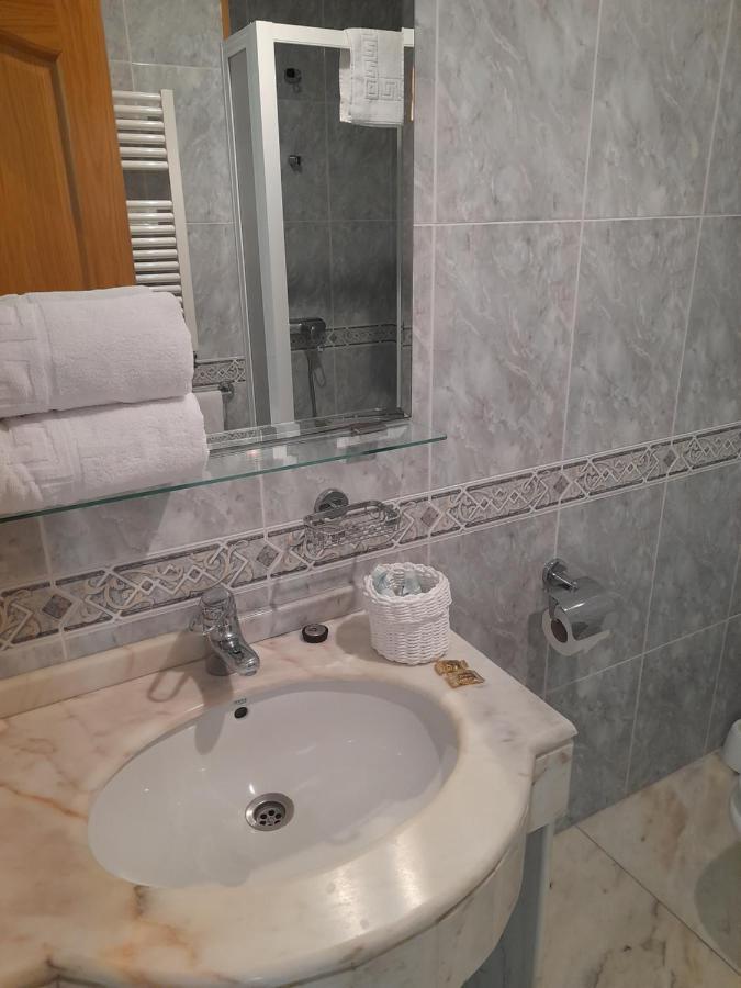 Hotel Os Carballos Сигуэйро Экстерьер фото
